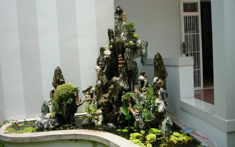 TIỂU CẢNH ĐÁ ĐẸP CHO SÂN VƯỜN VỚI THIẾT BỊ ĐÀI PHUN NGHỆ THUẬT